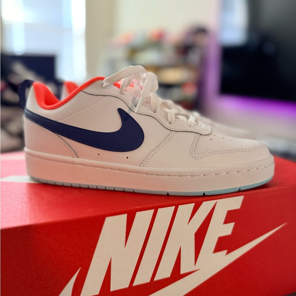Nike Sneakers - Fit 6Y / 7.5W